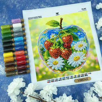 Полуниця в скляному яблуці